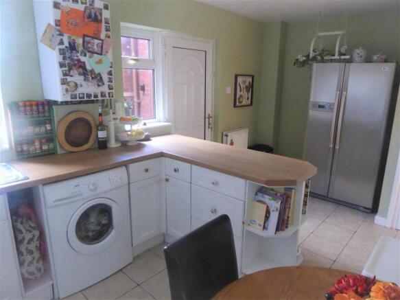KITCHEN/ BREAKFAST ROOM