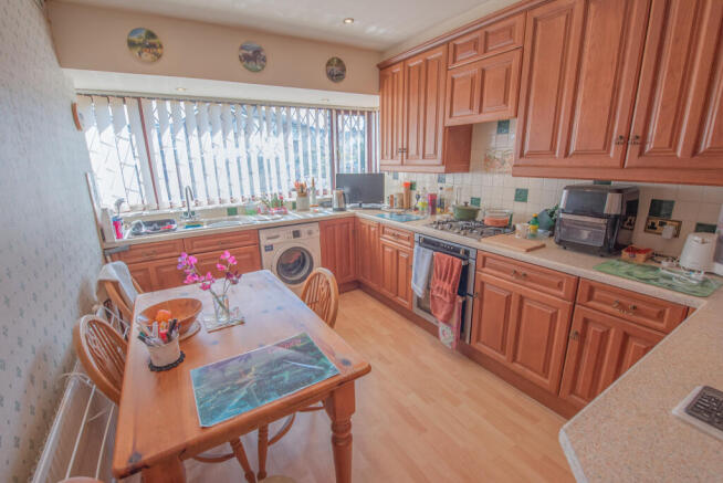 2 bed Semi-Detached for sale Image 3