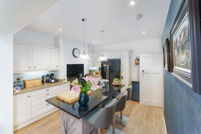 4 bed Semi-Detached for sale Image 7