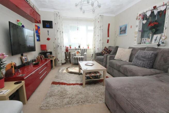 LOUNGE / DINING ROOM