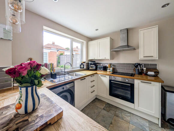 3 bed Semi-Detached for sale Image 8