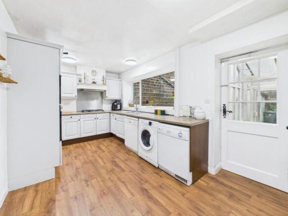 4 bed Semi-Detached for sale Image 10