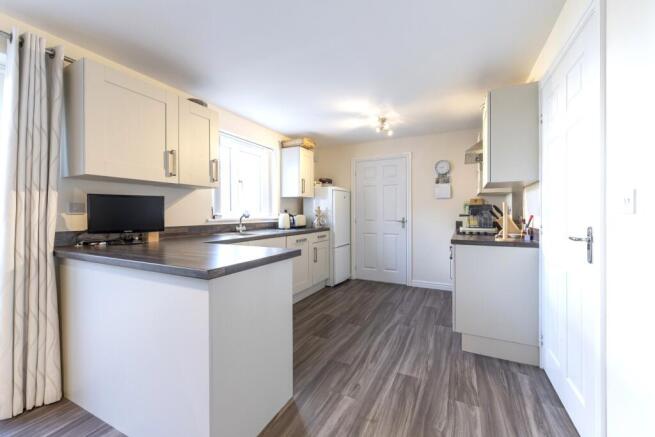 Twelve Acres, Sherborne - NO ONWARD CHAIN photo 4