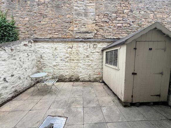 2 bed Terraced to rent Image 6