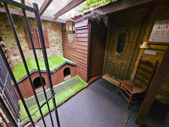 2 bed Flat for sale Image 10