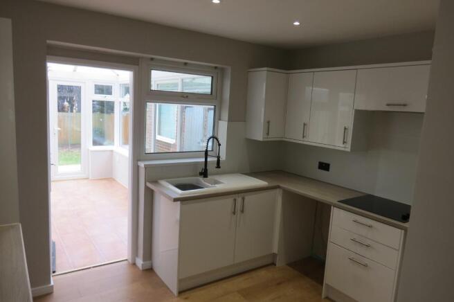 3 bed Semi-Detached to rent Image 4