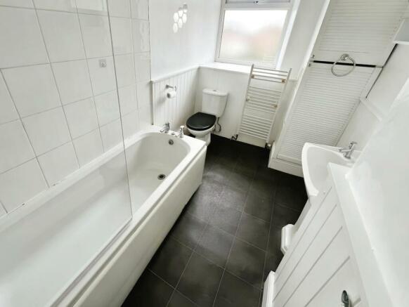 f9f959d4-bathroom.jpg