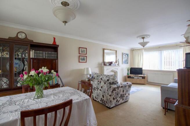 Lounge/Dining Room
