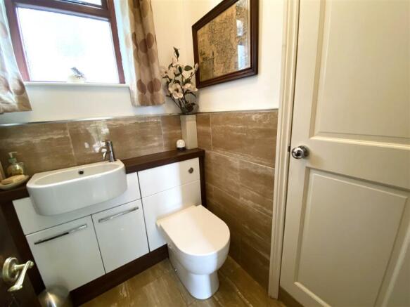 SHOWER ROOM.JPG