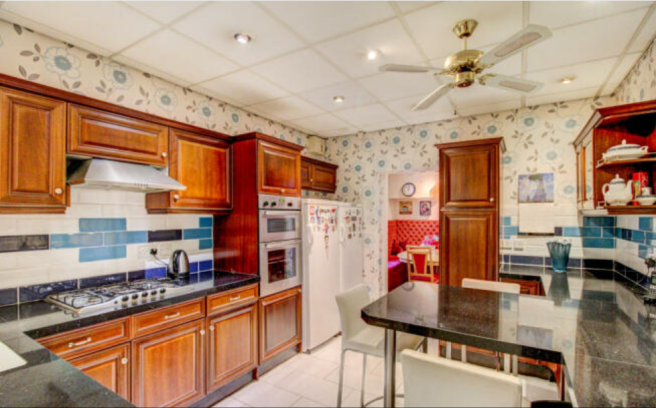 4 bed Detached for sale Image 5