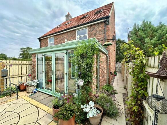 3 bed Semi-Detached for sale Image 8