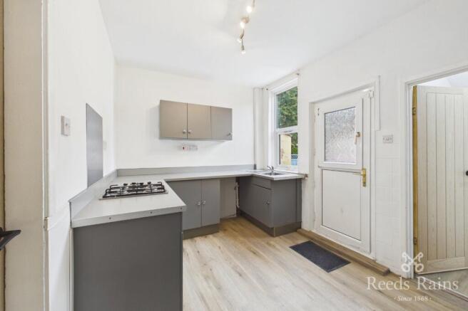 2 bed Terraced to rent Image 6