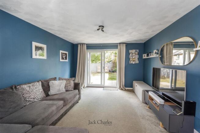 5 Hawthorn Walk, TN2 3UH 006.jpg