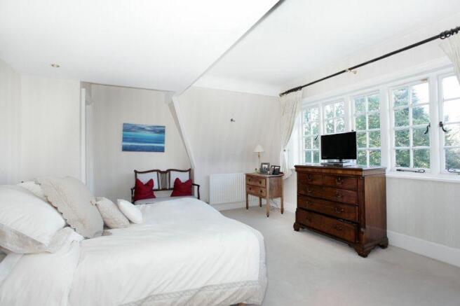 MASTER BEDROOM SUITE