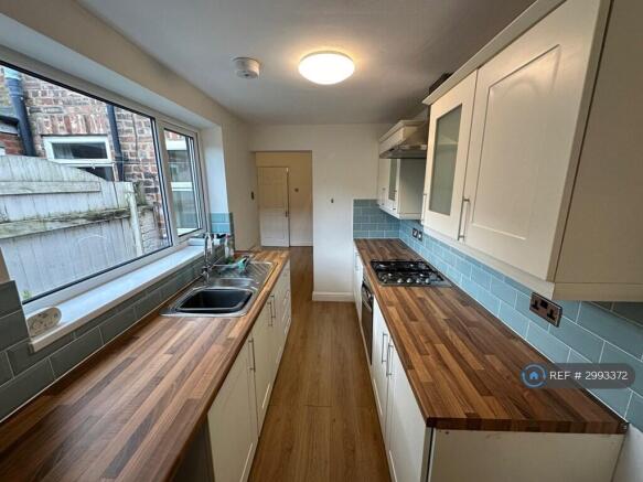 2 bed Terraced to rent Image 4
