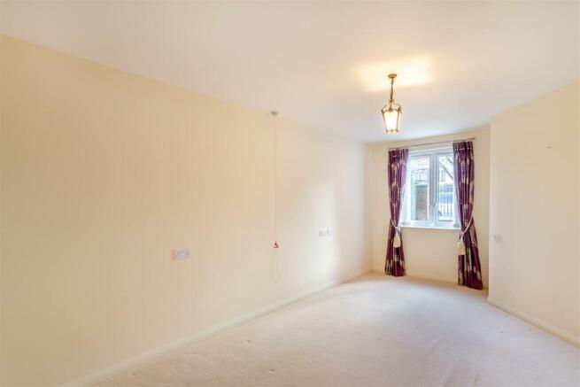 2 bed Apartment for sale Image 12