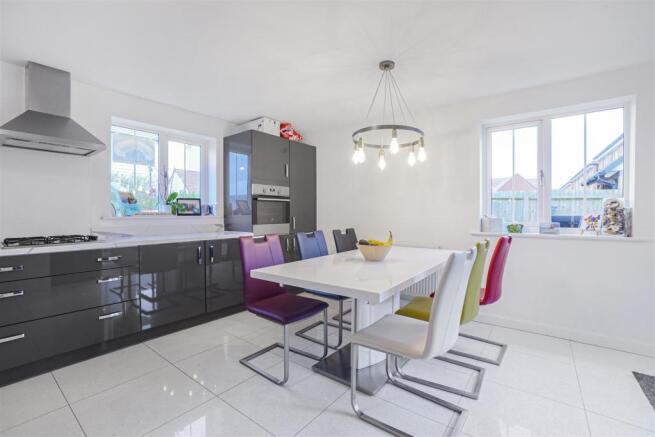 Kitchen 1.jpg