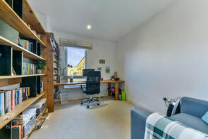 33, 19 Conningham Court, Dowding Drive, London SE9 6AY