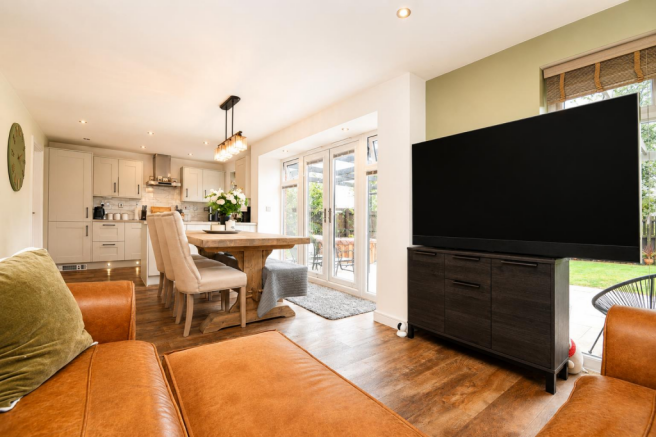 4 bed Detached for sale Image 9