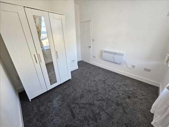 2 bed End of Terrace to rent Image 5