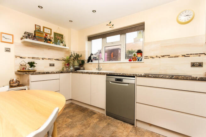 Kitchen/Breakfast...