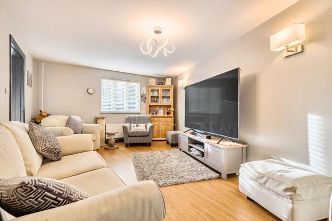 1396083-8-695d2108a77c3