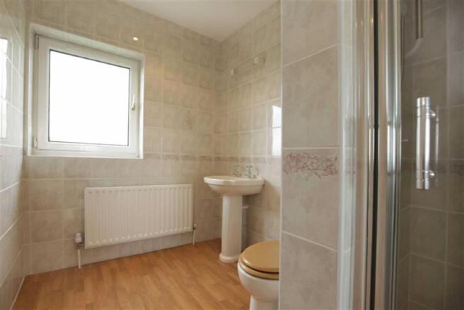 EN-SUITE SHOWER ROOM