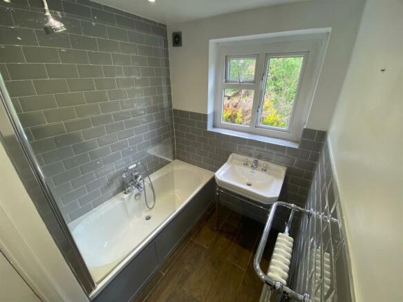 Bathroom 2.jpg