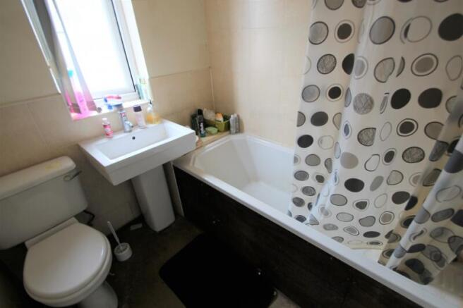 3 bed Semi-Detached to rent Image 5