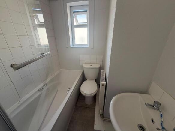 2 bed Flat to rent Image 4