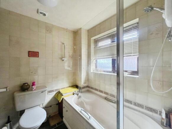 pbox-bathroom-343134.jpg