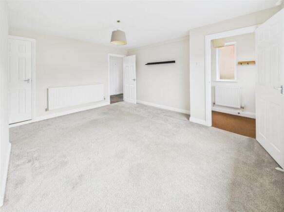 Spacious & Light Living Room