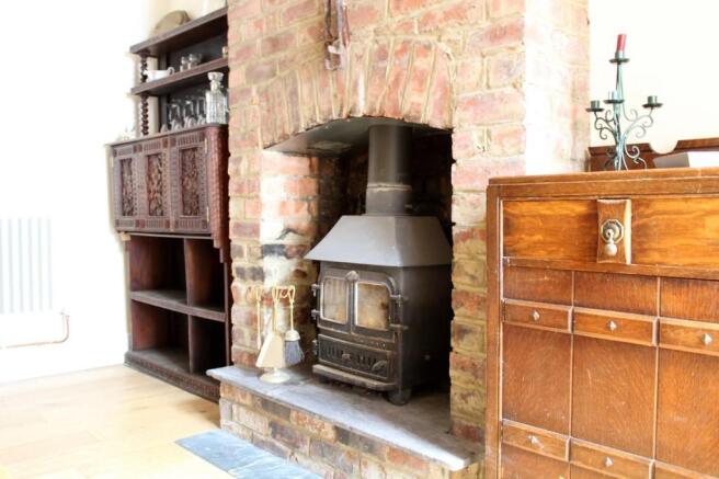 FEATURE FIREPLACE