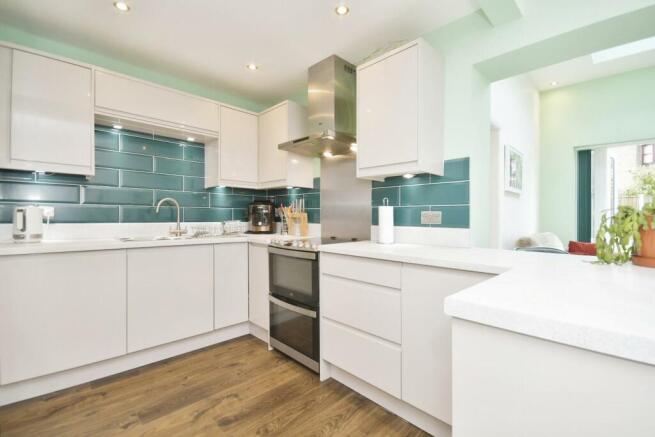 KITCHEN 02.jpg