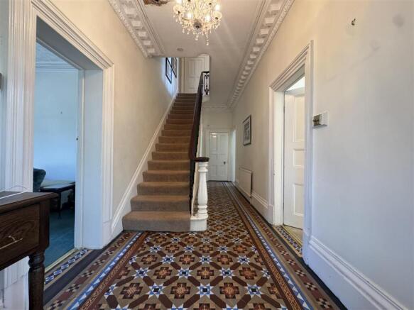 6 bed Semi-Detached for sale Image 7