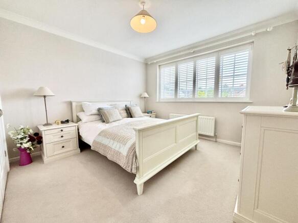 4 bed Detached for sale Image 11