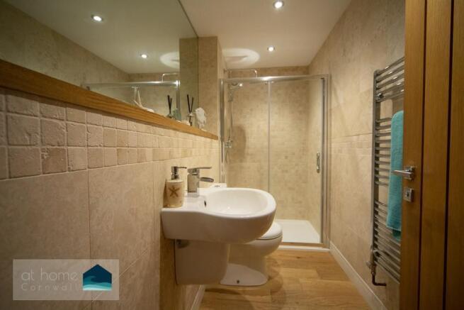 Groundfloor shower 