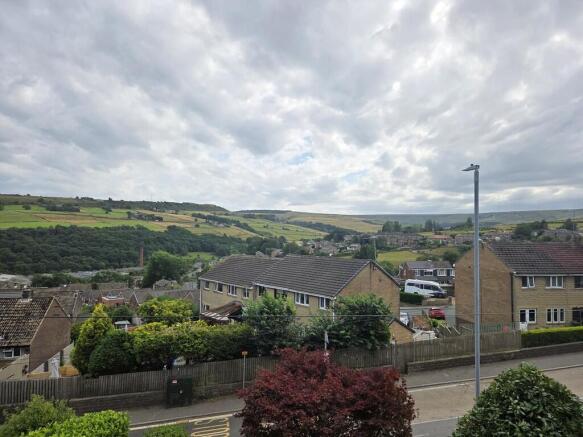 3 bed Semi-Detached to rent Image 6