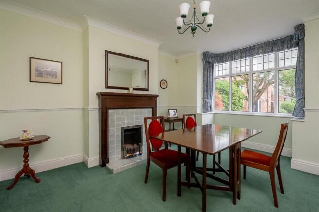 LIVING/DINING ROOM