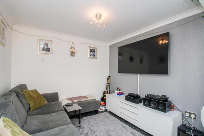 4 bed Detached for sale Image 10