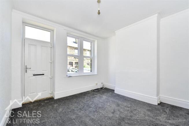 3 bed Terraced to rent Image 5
