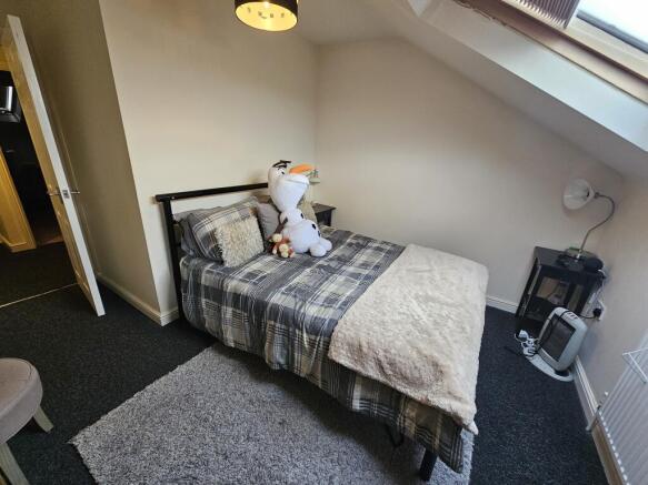 2 bed Flat to rent Image 5