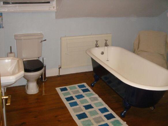 MAIN BATHROOM
