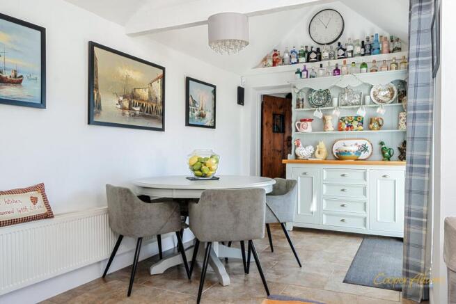 Kitchen Breakfast Area