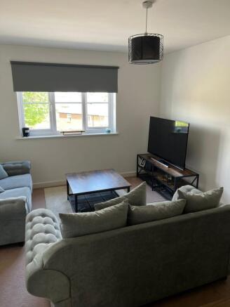 2 bed Apartment to rent Image 12