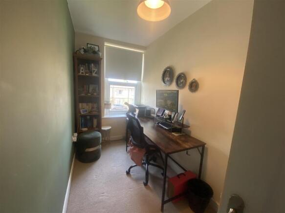 4 bed House for sale Image 11