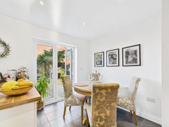 4 bed Semi-Detached for sale Image 7