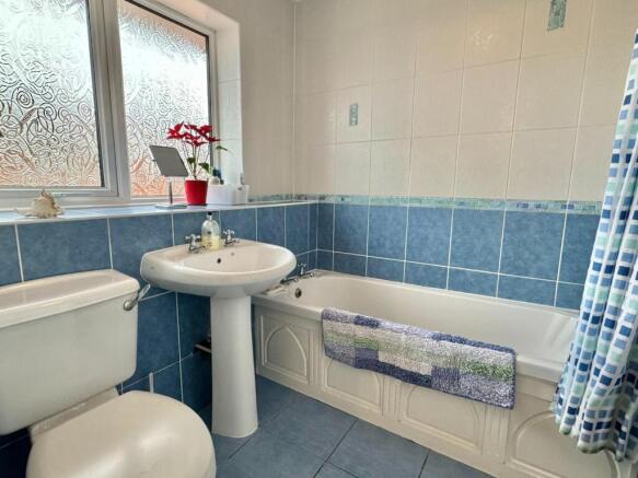 FAMILY BATHROOM