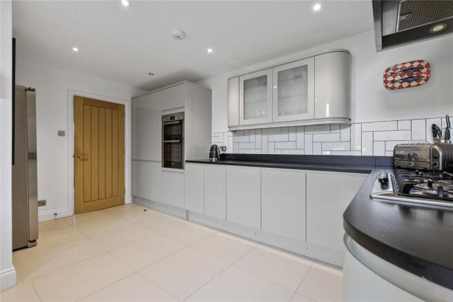 5 bed Bungalow for sale Image 9
