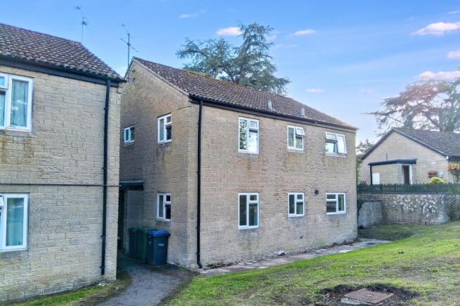 33 Cowbridge Crescent, Malmesbury, Wiltshire, SN16 9LY
